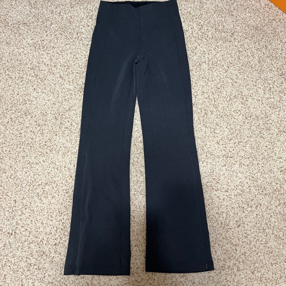 Lululemon brushed sofstreme ribbed zip flared pant 32.5